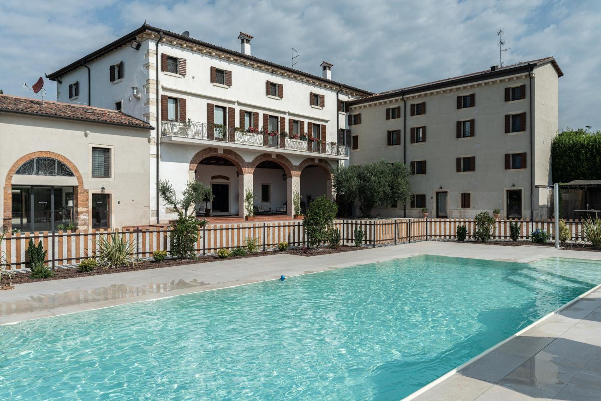 Verdeolivo 1876 - Apartments & Pool Mezzane di Sotto Exteriör bild