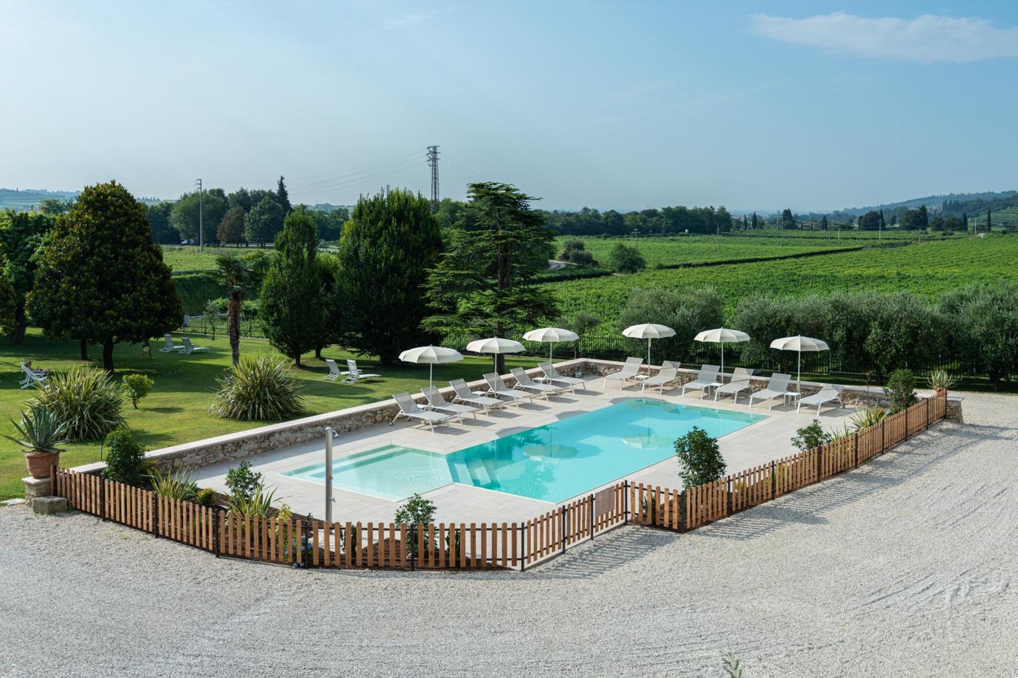 Verdeolivo 1876 - Apartments & Pool Mezzane di Sotto Exteriör bild